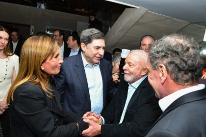 Presidente Lula discursa para 500 empresários em jantar lotado em São Paulo