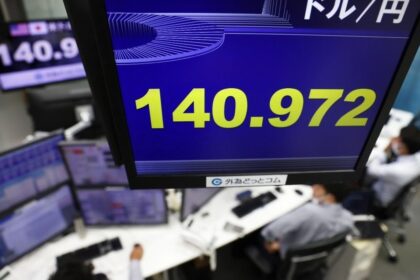 Gráfico mostra iene caindo frente ao dólar após Banco do Japão subir juros para 1,25%
