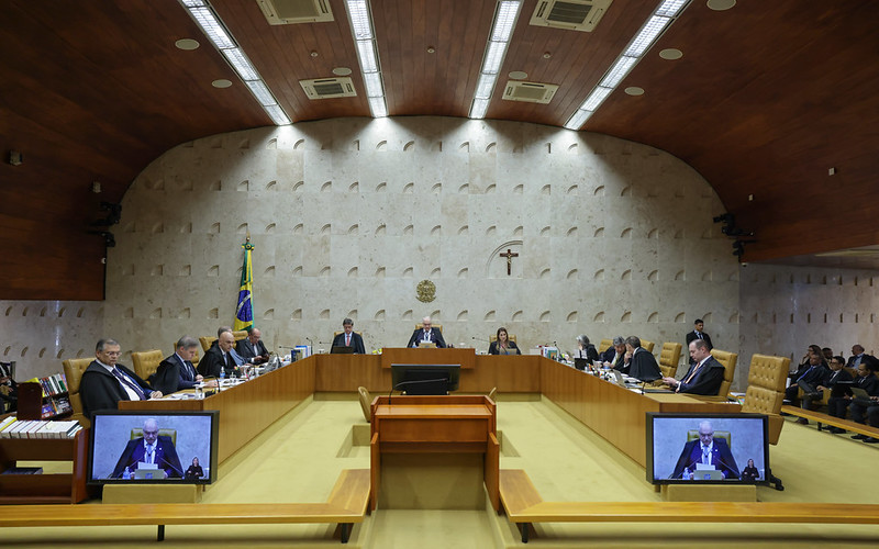 Jatinho particular vinculado a investigados por fraude no INSS usado por Flávio Bolsonaro e Alexandre de Moraes