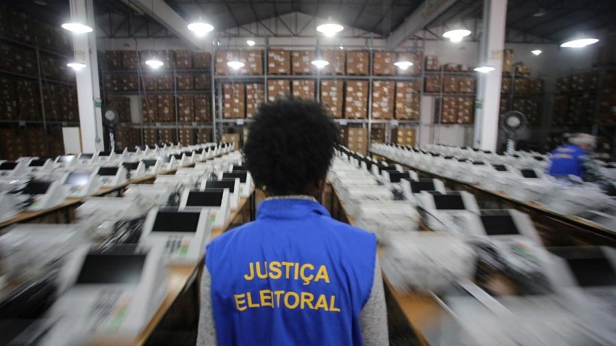 Rico Melquiades em vídeo coagindo voto de funcionárias domésticas, decisão judicial proíbe prática com multa de R$ 300 mil