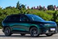 Leapmotor A05 hatch e A10 SUV elétricos lado a lado, lançamento 2027 Brasil