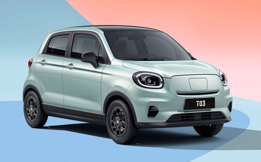 Leapmotor B10 e C10 elétricos compactos frente a frente em ambiente urbano brasileiro