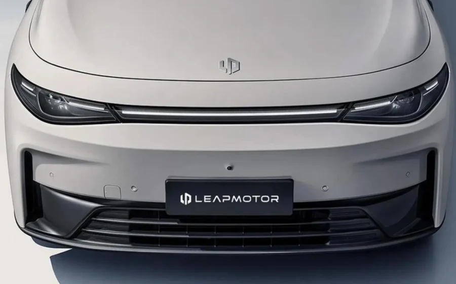 Leapmotor A05 hatch e A10 SUV elétricos compactos 2027 Brasil Stellantis