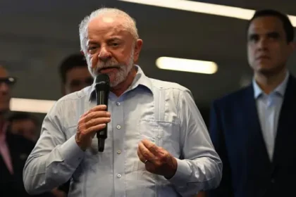 Lula discursa ao acusar empresário Vorcaro de corrupção com dinheiro e orgia