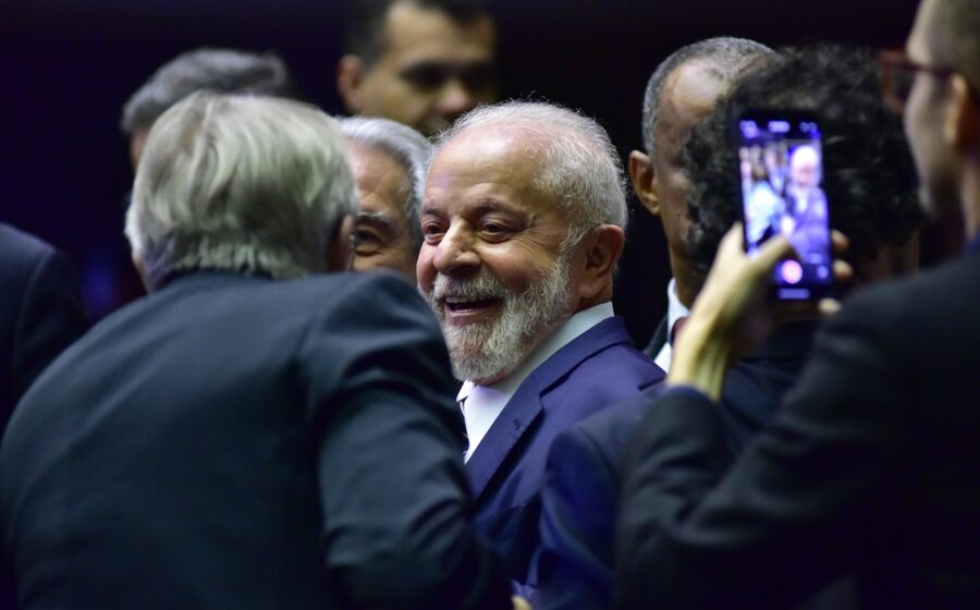 Presidente Lula em entrevista à Band gesticula ao falar sobre Reforma Tributária e papel do Congresso