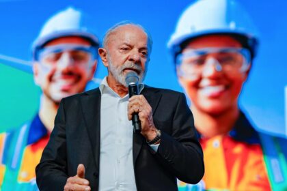 Lula discursa em evento da Esfera Brasil no Hotel Tivoli Mofarrej em São Paulo para empresários e CEOs