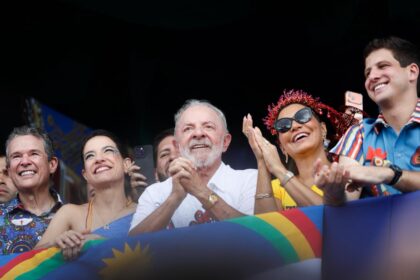 Lula discursa em palanque no Nordeste sem citar Raquel Lyra e JHC