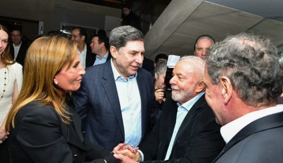 Lula discursa para 500 empresários no Hotel Tivoli Mofarrej em São Paulo