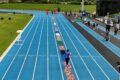 Mãe indiana corre descalça em prova de atletismo com sari arregaçado para ganhar prêmio em dinheiro