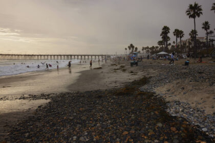 Erosão costeira na Califórnia: mansões em Malibu ameaçadas pelo avanço do Oceano Pacífico durante inverno extremo