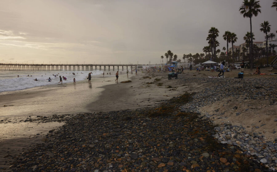 Erosão costeira na Califórnia: mansões em Malibu ameaçadas pelo avanço do Oceano Pacífico durante inverno extremo