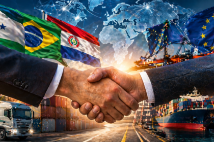 Mapa destacando países do Mercosul e EFTA unidos por aperto de mão simbolizando acordo de livre comércio