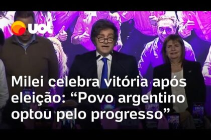 Javier Milei sorri diante de gráficos econômicos positivos enquanto argentinos enfrentam queda no consumo e alta da pobreza