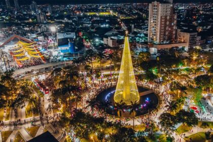 Reunião de planejamento do Natal Iluminado 2026 com lojistas e autoridades em Taubaté