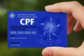 Fachada de loja de conserto de celulares em BH com placa informando nova lei de registro IMEI e CPF