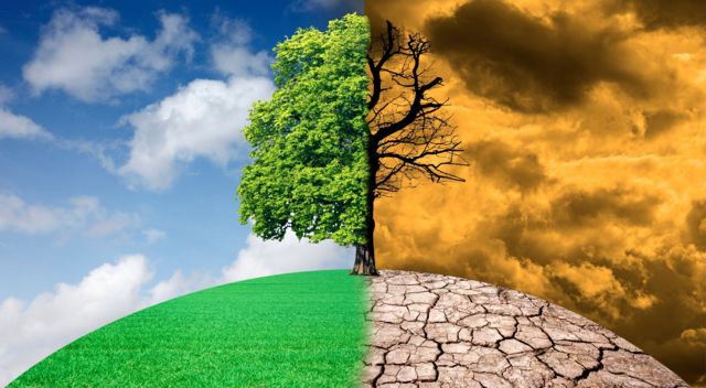 Família olha contas altas com fundo de enchente e incêndio florestal simbolizando custos climáticos
