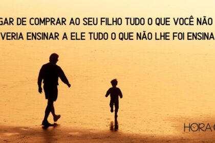 Pai e filho olham para tela com ícones de IA e profissões do futuro