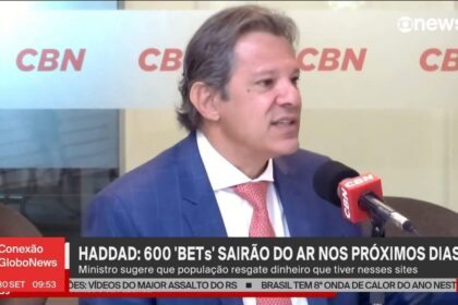 Ilustração mostra celular com apps de apostas bloqueados e símbolo de proibição, representando fim das bets e perda de R$ 62 bi