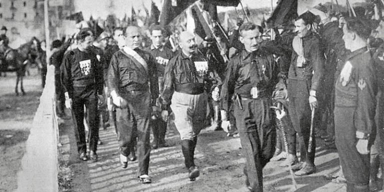 Ilustração conceitual: tenda liberal rachada entre abundância compartilhada e sombra do fascismo