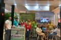 Isael Munduruku (Rede) caminha no bairro Jorge Teixeira em Manaus propondo crédito barato e qualificação para turismo no interior do Amazonas