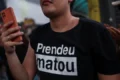 Renan Santos discursa em pódio na Reitoria da UFBA em Salvador durante coletiva sobre plano de segurança