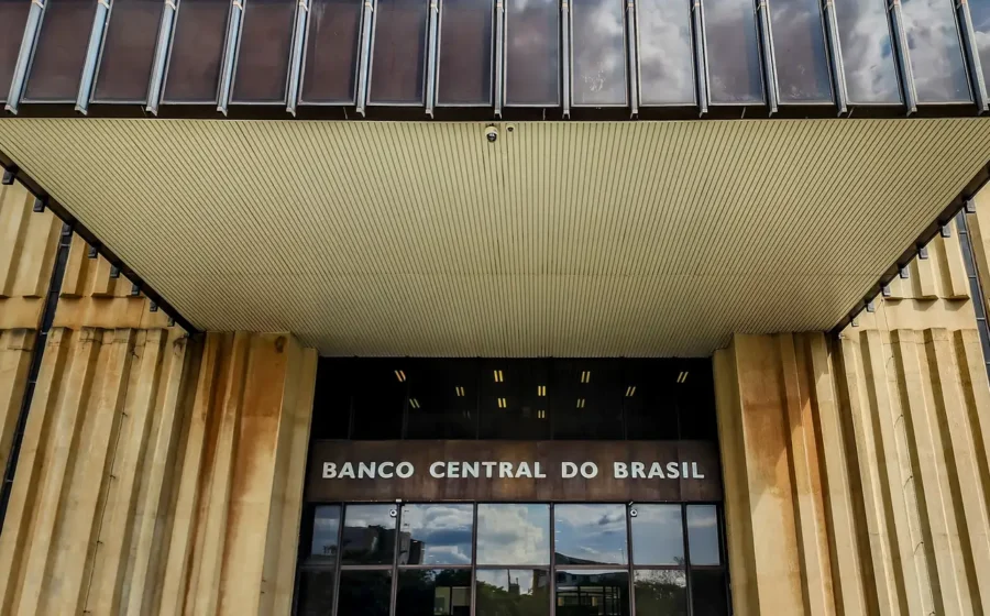 Presidente do Brasil em destaque com silhueta do Banco Central ao fundo simbolizando poder de nomeação de diretores