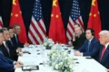 Xi Jinping e Donald Trump em jantar de Estado na Casa Branca, símbolo de trégua comercial frágil