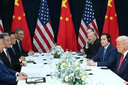 Xi Jinping e Donald Trump em jantar de Estado na Casa Branca, símbolo de trégua comercial frágil