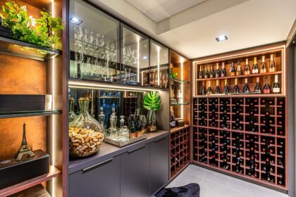 Adega de luxo com garrafas de Petrus, Romanée-Conti e Lafite avaliadas em R$ 5 milhões apreendidas no escândalo do Banco Master