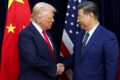 Xi Jinping e Donald Trump sentados no Salão Oval da Casa Branca durante cerimônia de chá oficial