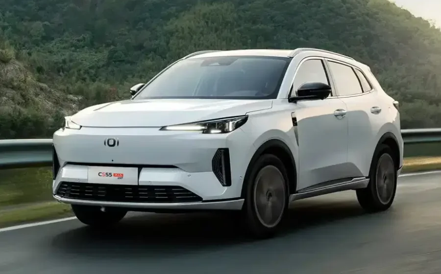 CAOA Changan CS55 SUV híbrido plug-in flex 2024 frente lateral cor prata