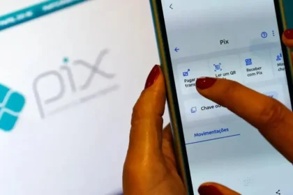 Ilustração do Pix 2027 com símbolos de salário automático, cobrança híbrida e expulsão de bancos