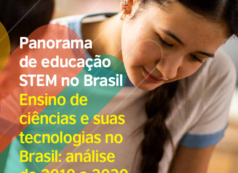 Professores em sala de aula com tecnologia, simbolizando desafio da formação continuada em STEM no Brasil
