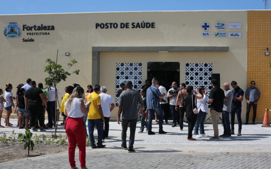 App Saúde na Palma da Mão no celular eliminando filas em postos de saúde Fortaleza