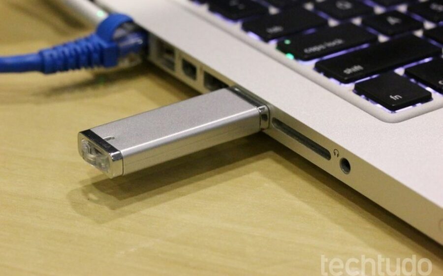 Pen drive criptografado em cofre da Polícia Federal representando fortuna de R$ 3 bi do Faraó dos Bitcoins