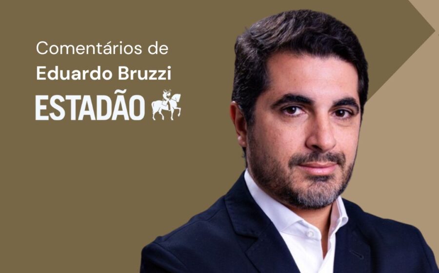 Documentos jurídicos e calculadora sobre mesa representando regras do CMN para FIDCs e créditos judiciais
