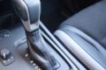 Mecânico inspecionando câmbio automático AL4 DP0 em oficina brasileira