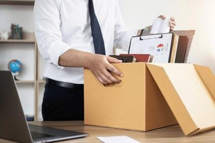 Funcionário japonês entrega carta de demissão a agência especializada