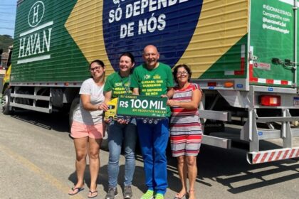Sérgio Cruz, ex-caminhoneiro, em galpão de e-commerce que fatura R$ 220 mil mensais