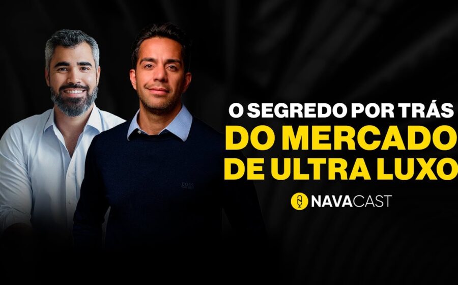Pessoa segurando sacola de marca luxuosa ao lado de carro premium, simbolizando consumo de status e identidade social