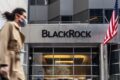 Gráfico comparativo mostra títulos emergentes em alta superando Treasuries dos EUA em queda