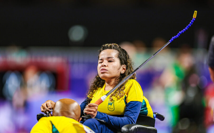 Judocas paralímpicos brasileiros no pódio do Mundial de Tbilisi com medalhas de ouro