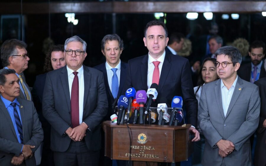 Executivos e economistas debatem confiança e ajuste fiscal em evento fechado no Brasil