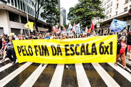 Alexandre Ostrowiecki, presidente do conselho da Multilaser, em ambiente corporativo, defendendo fim da escala 6x1