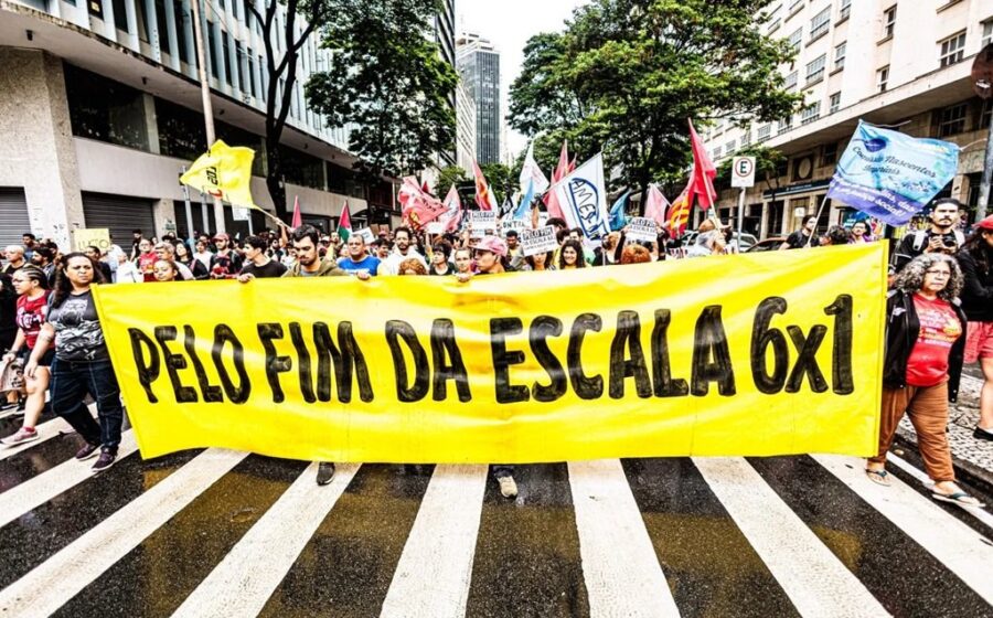 Alexandre Ostrowiecki, presidente do conselho da Multilaser, em ambiente corporativo, defendendo fim da escala 6x1