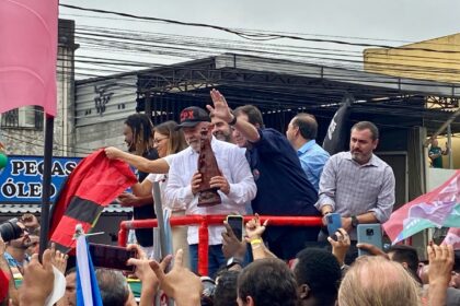 Flávio Bolsonaro e Nossa Senhora Aparecida: crise eleitoral e símbolo religioso