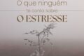 Pessoa estressada com mãos na cabeça, representando crise de ansiedade e saúde mental no Brasil