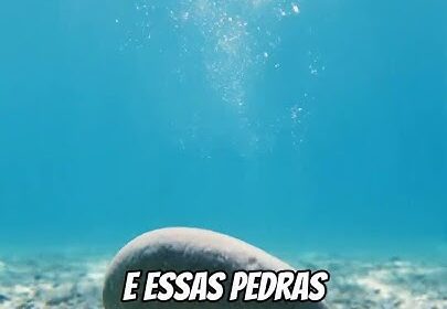 Ruínas de casas destruídas pela erosão costeira em Atafona, foz do Rio Paraíba do Sul
