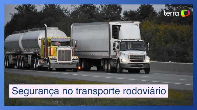 Ônibus rodoviário em estrada brasileira simbolizando entraves regulatórios e investimentos travados na ANTT