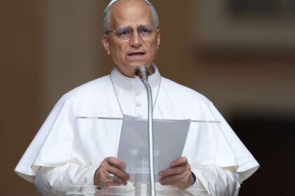 Papa Leão XIV discursa no Palácio do Eliseu ao lado de Emmanuel Macron sobre riscos da IA e guerra nuclear